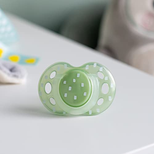 Tommee Tippee Night Time Pacifier, 18-36 Months, Symmetrical Silicone Baglet, BPA-Free Binkies, Glow in The Dark Technology, Green Rainbow, Pack of 6